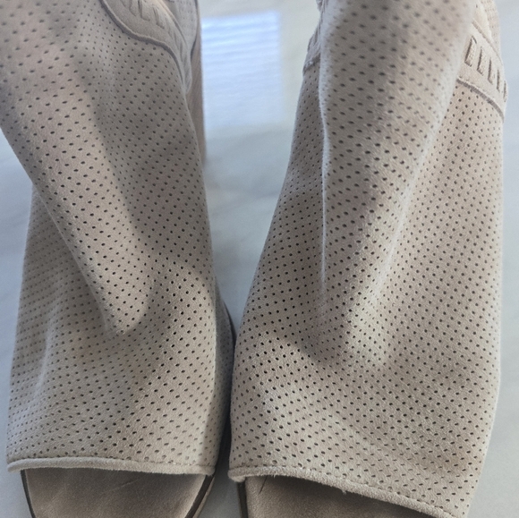 Steve Madden Sandals Women Sz 9M Tan Leather Peep Toe Perforated Block Heel - Picture 9 of 14